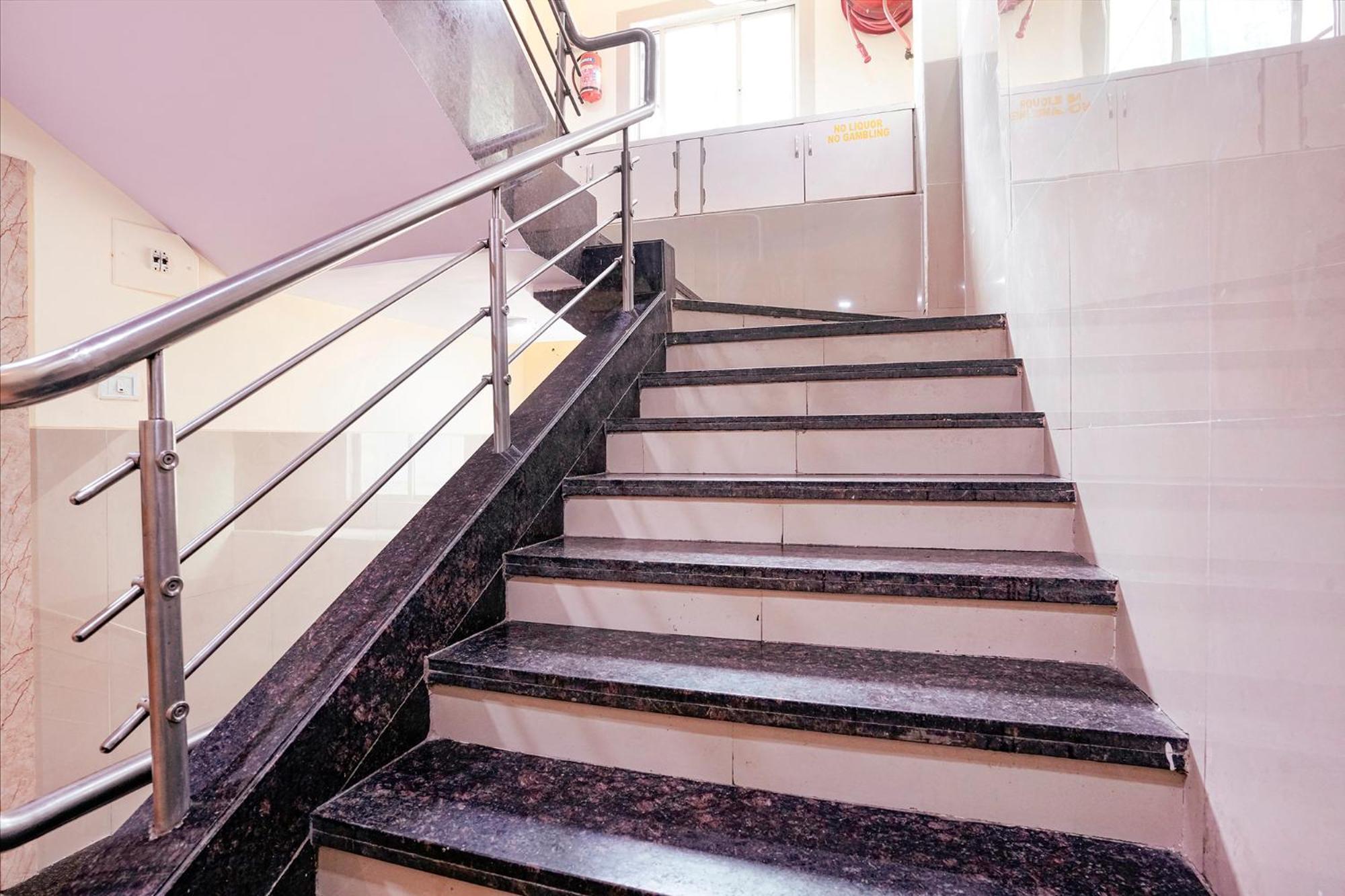 Fabhotel Everest Vashi Εξωτερικό φωτογραφία
